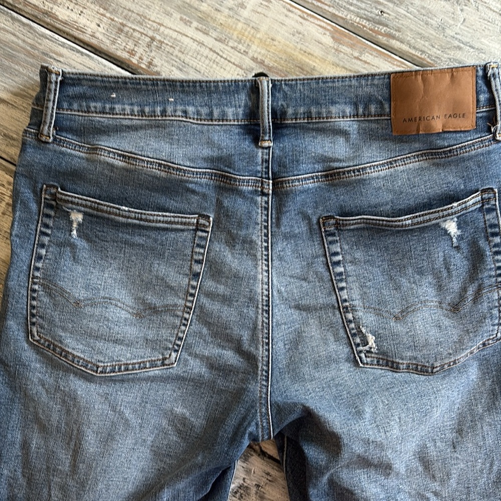 As new, American Eagle air flex distressed cutoff Jean shorts, size US 34 - Picture 8 of 10